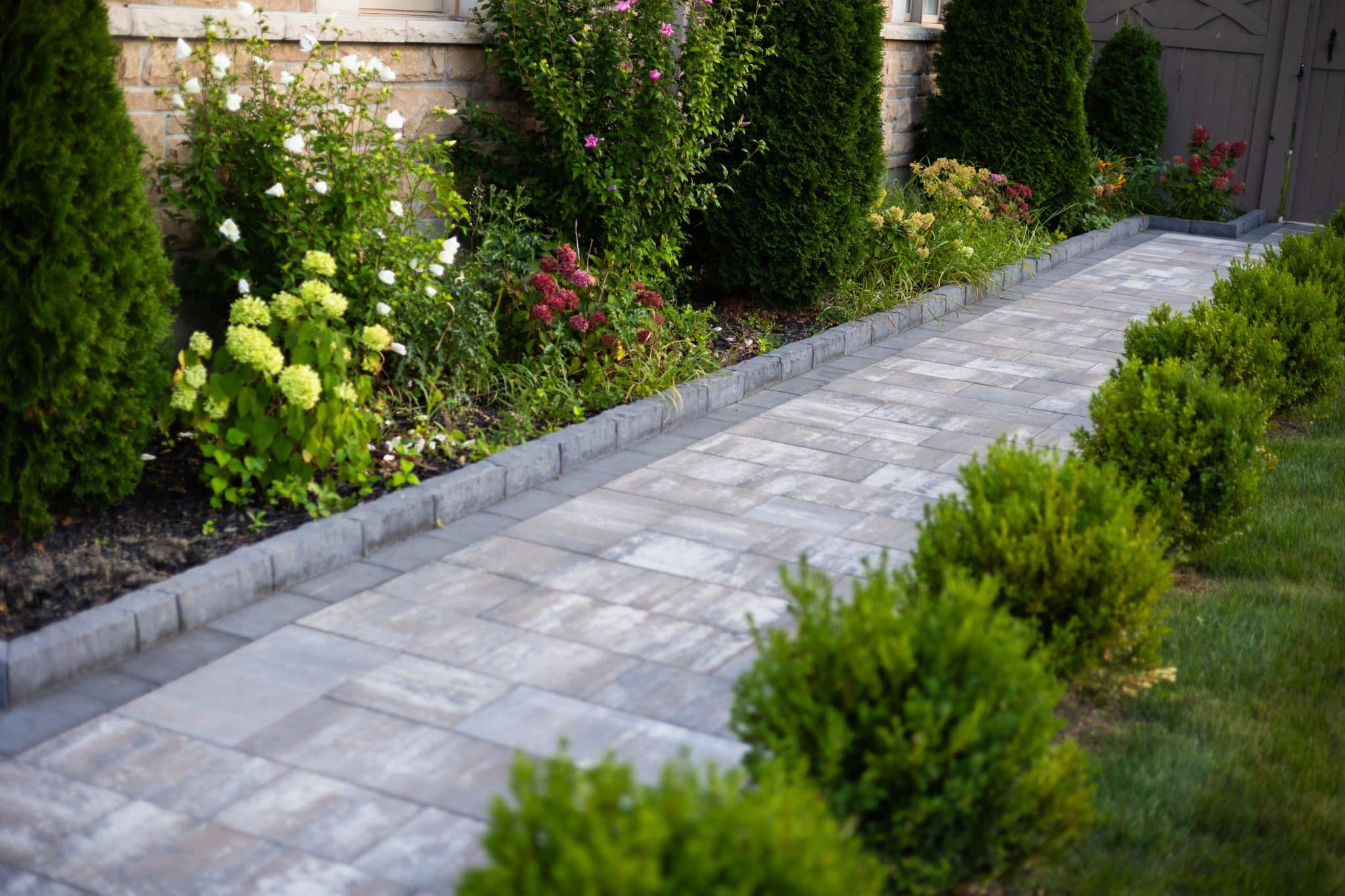 The best landscaping services in Thornhill by experienced contractors Avanti Landscaping